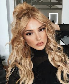 Edgy Hair Color Ideas 2023, Eyeliner Wings, Strawberry Blonde Hair Color, Perfect Eyeliner, Penteado Cabelo Curto, Brown Blonde Hair, Lace Hair