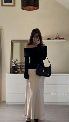 Silk Skirt Outfit, Satin Skirt Outfit, White Skirt Outfits, Black Skirt Outfits, Elegant Outfit Classy, Maxi Skirt Outfits, Fashion Mistakes, White Skirt, Looks Chic