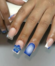 𝘧𝘰𝘭𝘭𝘰𝘸 𝘧𝘰𝘳 𝘮𝘰𝘳𝘦 𝘤𝘶𝘵𝘦 𝘱𝘪𝘯𝘴 ☁️ Blue Vacay Nails, Baby Blue Acrylic Nails Short, Blue Shirt Nails, Blue Flower Nail Art, Blue Flower Nails, Royal Blue Nails Designs, Shorties Nails, Retro Nails, Hard Nails