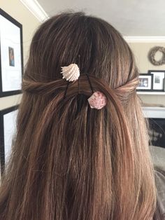 Sea Shell Bobby Pins, Shells Hair Accessories, Sea Shell Hair Clip, Seashell Hair Pins, Sea Shells In Hair, Seashell Crafts Aesthetic, Sea Shell Hair Accessories, Seashell Hair Clips