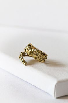 The octopus ring. Original made and design by linen jewelry. Jewelry Details: -Approximate Charm Ring: 0.6 cm. - Ring Sizes available:  please choose from our options - Material: Brass / Silver FREE SHIPPING TO WORLDWIDE  (Brass / Silver plated / Gold plated)   -   We will ship out the order within 3-5 business days once received order and payment.  (Sterling Silver925)  -   We will ship out the order within 5-7 business days once received order and payment. -Shipping to Worldwide from Thailand Octopus Ring, Charm Rings, Original Design, Octopus, Gift Bag, Rings Statement, Statement Rings, Gold Rings, Gold Plate