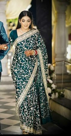 Indian Bride Outfits Saree, Saree Styles Modern, Saree Wearing Styles, Fashionable Saree Blouse Designs, Indian Bride Outfits, Modern Saree, Womens Trendy Dresses, Indian Fashion Saree