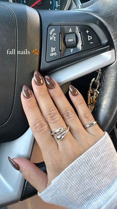 Nail Inspo For November, November Nails Fall Almond Shape, Transition Nails Fall To Winter, Thanksgiving Nails Neutral, Fall Nails For Blondes, Almond Nail Fall Colors, Cute Nail Colors For Winter, Short Nail Designs Boho, Oval Or Almond Nails