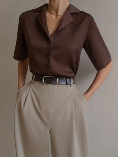 Professional Outfits Women 90s, Law School Outfits For Women, Brown Trousers Outfit Women, Khaki Trousers Outfit, Brown Trousers Outfit, Law School Outfit, Witch Clothes, Work Aesthetic