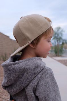 These snapback caps are perfect for all your cool little dudes!Our hip Lausbub logo is made from faux leather and sewn onto the caps.Whether you want to keep your long haired boy's hair in check, provide some shade for those hot summer days, or are just looking for a cool boy accessory for your little guy - our snapback caps are sure to please! Our stylish hexagon faux leather logo makes our caps unique but yet easy to pair with any outfit.Details: - Faux leather Lausbub Logo Patch- High quality Everyday Baseball Cap With Logo Patch And Flat Brim, Baseball Cap With Logo Patch And Flat Brim, Adjustable Flat Bill Baseball Cap, Adjustable Casual Baseball Cap With Leather Patch, Casual Adjustable Baseball Cap With Leather Patch, Adjustable Casual Snapback Hat With Leather Patch, Casual Baseball Cap With Leather Patch, Casual Snapback Baseball Cap With Leather Patch, Casual Brown Baseball Cap With Letter Patch