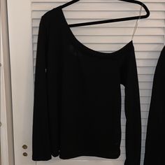 Mixology Off The Shoulder Sweater In Black. New With Tags. Super Cute Basic Black Off The Shoulder Shirt. Black Long Sleeve Loungewear Top For Spring, Black Long Sleeve Top For Spring Loungewear, Black Stretch Long Sleeve Top For Loungewear, Casual Black Long Sleeve Top For Loungewear, Black Off The Shoulder Sweater, Off Shoulder T Shirt, Off The Shoulder Shirt, Off The Shoulder Sweater, Black Off Shoulder