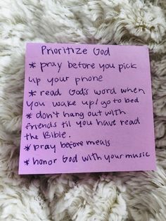 a note written to someone who is praying for her god on the bed in their bedroom