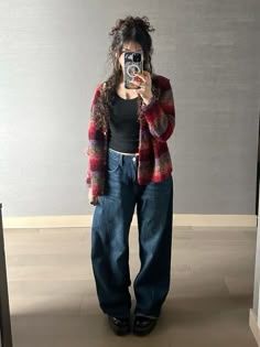 Chubby Fall Outfits, Masc Femme Outfits, Plus Size Baggy Jeans Outfit, Gay Outfits Women, Witchy Winter Outfits, 90s Fall Outfits, Soft Grunge Outfits Aesthetic, Flea Market Outfit, Midsize Fits