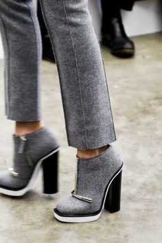 Tweed Boots, Street Style Shoes, Boots Style, Grey Tweed, Grey Boots, Heels Boots, Grey Shoes