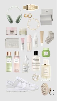 Christmas Wishlist Aesthetic, Aesthetic Christmas Wishlist, Clean Girl Essentials, Wishlist Aesthetic, Christmas Wishlist Ideas, 100 Aesthetic, Evening Eye Makeup, Girl Essentials, Wishlist Ideas