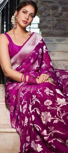 Pink and Majenta color Saree in Art Silk, Silk fabric with Weaving, Zari work Lavanya Tripathi, Purple Saree, South Indian Sarees, Kanjivaram Sarees, Kanchipuram Saree, Wear Saree, Purple Silk, Saree Look, Soft Silk Sarees