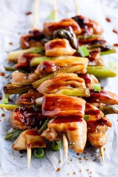 skewered chicken and vegetables with sauce on the top are ready to be eaten