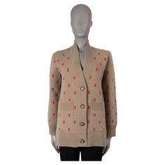 This 100% authentic Burberry knit cardigan in Archive Beige jacquard is crafted from a luxurious blend of wool (40%), polyester (40%), cashmere (17%), polyamide (2%), and elastane (1%). It features an all-over red TB logo, offering a bold and distinctive look. Designed with a longer-cut and oversized fit, the cardigan includes a V-neck with rib-knit trim and patch pockets at the waist. It closes with classic horn buttons on the front, combining comfort and style with signature Burberry detailing Oversized Cardigan Sweater, Oversize Cardigan, Oversized Sweater Cardigan, Oversized Turtleneck, Jacquard Sweater, Un Logo, Oversized Cardigan, Latest Outfits, Oversized Sweater