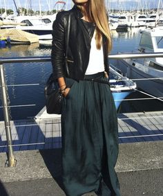 Maxi skirt + short jacket (melhor: colete sem mangas) Stil Rock, Silk Maxi Skirt, Pastel Outfit, Green Maxi, Mode Casual, Looks Street Style, Looks Chic, Mode Inspo, Black Leather Jacket