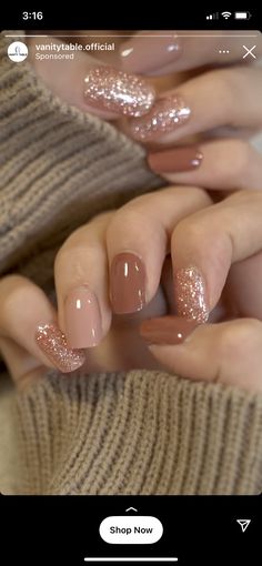 Ongles Beiges, Rose Gold Nails, Makeup Aesthetic, Dipped Nails, Fancy Nails, Gold Nails, Aesthetic Makeup, Trendy Nails, Makeup Products