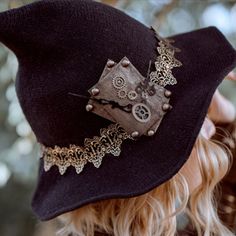 Celebrate Halloween with our Steampunk Witch hat! Are you ready to take your Halloween costume to the next level? Our Steampunk Witch Hat is the perfect accessory to complete your enchanting steampunk-themed look. This hat is designed with the utmost attention to detail, making it a must-have for any cosplay enthusiast. Crafted with a blend of mystical elegance and steampunk charm, this witch hat boasts intricate designs that are sure to captivate attention. The classic black color, coupled with Elegant Witch Hat, Steampunk Witch Hat, Decorate Witch Hat Diy, Decorating Witch Hat Ideas, Steam Punk Witch, Steampunk Witch Costume, Witch Hat Aesthetic, Witchy Costume Ideas, Spooky Accessories