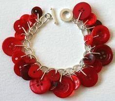 brazalete de botones rojos! Button Bracelets, Bracelet Pack, Button Bracelet, Adult Crafts, Button Jewelry, Button Crafts, Red Button, Bijoux Diy, Vintage Buttons