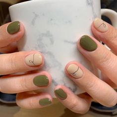 9 most popular manicures in autumn that you deserve - Bupumulife Minimal Nails Art, Beauty Nails Design, Happy Nails, Minimal Nails, Nail Tattoo, Cute Nail Art, Dream Nails, Chic Nails, Short Acrylic Nails