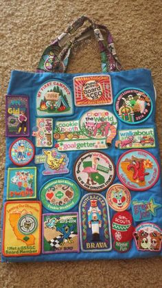 Patch Projects Ideas, What To Put Patches On, Tote Bag Patches Ideas, Ideas For Patches, How To Display Patches, Where To Put Patches, Sew On Patches Ideas, Tote Bag With Pins, Patch Display Ideas