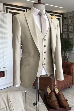 Shop for Jason Fashion Off-White 3-Pieces Peaked Lapel Business Suits For Men in Allaboutsuit at best prices.Find the best Champagne Peaked Lapel slim fit blazers with affordable price. Best Champagne, Men's Business Suits, Suits Men Business, Classy Suits, Dress Suits For Men, Business Suits, Bespoke Suit, Lapel Jacket, Prom Suits