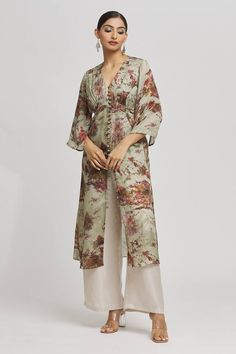 Beige kaftan with floral print and gathered yoke. - Aza Fashions Spring Floral Print Tunic With Kimono Sleeves, Spring Floral Tunic With Kimono Sleeves, Silk Maxi Kurta With Floral Print, Bohemian Kurta With Floral Print And Kimono Sleeves, Silk Kurta With Floral Print In Maxi Length, Silk V-neck Kimono With Floral Print, Spring Silk Maxi Length Kurta, Spring Vacation Kurta With Floral Print, Spring Vacation Floral Print Kurta