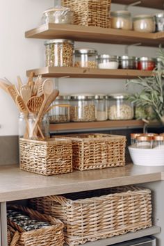 Discover smart pantry organization hacks, innovative pantry storage solutions, and stylish pantry ideas to boost kitchen storage and simplify kitchen organization tips.