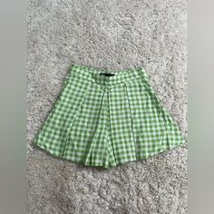 Brand New! Perfect Condition. No Stains Or Damage. Clean And Odor Free! Please See All Photos And Measurements In Photos. 5.5 High Waist Plaid Bottoms For Picnic, Trendy Plaid Shorts For Day Out, Summer High Waist Plaid Bottoms, Green Zara Shorts For Day Out, Preppy Summer Bottoms For Picnic, Zara Green Shorts For Day Out, Preppy Plaid Bottoms For Summer, Preppy Summer Plaid Bottoms, Preppy Spring Bottoms For Picnic