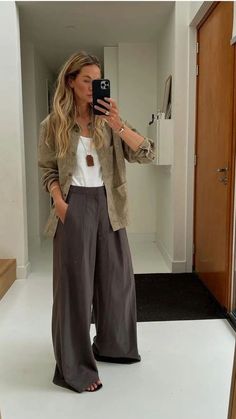 Slouchy Chic Style, Classic Womens Style Casual, Womens Casual Trouser Outfit, 40 Style Over 40 Casual Outfits, Hot Weather Formal Outfits, Spring Work Outfits For Women Casual, Smart Casual Workwear Women, Edgy Casual Outfits Summer, Flowy Work Outfit