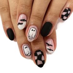 Spooky Nails Bats, Nail Ideas Spooky, Nails 2023 Trends Halloween, Halloween Nails Acrylic Black, Spooky Season Nails Short, Modern Halloween Nails, Pumpkin And Ghost Nails, Retro Halloween Nails, Boho Halloween Nails