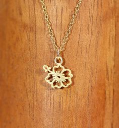 Hibiscus flower necklace - Hawaiian necklace - beach necklace - tropical necklace - tiny charm necklace This super cute gold vermeil hibiscus flower hangs happily from a 14k gold vermeil chain in the length of your choice. The are other fun charms available! Jellyfish - 8mmx12mm Cactus+Sun - 11mm Hibiscus - 9mm Cactus - 9mmx13mm Palm tree - 11mm Looking for other charm necklaces? https://www.etsy.com/shop/BubuRuby?section_id=12318467 More from Bubu Ruby? https://www.etsy.com/shop/BubuRuby?ref=si Gold Flower Jewelry For Beach, Gold Beach Jewelry With Flower Charm, Gold Jewelry With Flower Charm For Beach, Dainty Tiny Flower Pendant Jewelry, Tropical Necklace, Hawaiian Necklace, Beach Necklace, Tiny Charm, Beach Necklaces