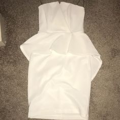 Never Worn Super Clean White Structured Peplum Midi-Dress. Great Quality! Elegant White Strapless Dress For Day Out, Peplum Midi Dress, White Peplum, Super Clean, Colorful Dresses, Color White, Midi Dress, Womens Dresses, Women Shopping