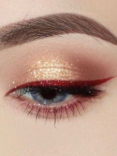 Eyeshadow Looks For Christmas, Soft Christmas Makeup Looks, Christmas Simple Makeup Ideas, Christmas Makeup Inspiration, Xmas Makeup Simple, Christmas Eve Makeup Looks, Christmas Night Out Makeup, Christmas Work Makeup, Classic Christmas Makeup