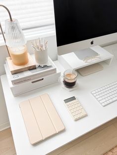 Interior Design Office Space Inspiration, Wfh Desk Setup Aesthetic, Desk Space Aesthetic, Work Life Aesthetic, Office Desk Organization Ideas, Office Desk Aesthetic, Neutral Aesthetic Home, Organizing Home Office, Amazon Home Office