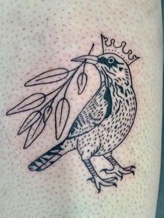 a bird with a crown on it's head is shown in this tattoo design