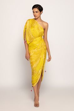 Yellow cotton silk bandhani print, hand micro pleated sari style dress.
Components: 1
Pattern: Print
Type Of Work: Bandhani
Neckline: Asymmetric
Sleeve Type: One Shoulder Sleeves
Fabric: Cotton Silk
Color: Yellow
Other Details: 
Asymmetric hem
Occasion: Resort - Aza Fashions Optical Illusion Dress, Sari Style, Corset Style Dresses, Bandhani Print, Cotton Silk Dress, Sari Dress, Designer Midi Dresses, Dress One Shoulder, Saree Dress