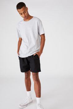 Simple Outfit For Men Shorts, 5 Inch Inseam Shorts Men Outfit, Men’s Casual Shorts Outfit, Ootd Men Outfits, Men’s 5 Inch Shorts Outfit, Men’s Sweat Shorts Outfits, Dude Fits, Gents Shirts, Black Texture