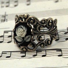 Rose Cameo Ring by ragtrader on Etsy $17.00. <3 Cameo Jewelry, Cameo Ring, A Rose, Looks Vintage, Lalique, Vintage Rings, Beautiful Rings