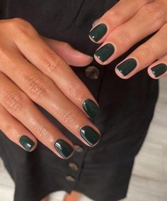 Autumn Nail Ideas Winter Green, Short Gel Nails, Green Nail, Cute Gel Nails