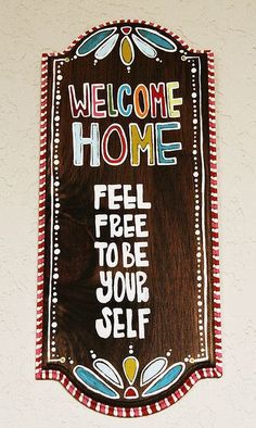 a sign that says, welcome home feel free to be your self