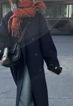 Midsize Fashion Winter, High Neck Coat, Winter Fashion Trends, Midsize Fashion, Skandinavian Fashion, Neue Outfits, Coat Outfits, Mode Inspo