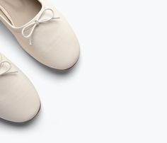 Please note: This style is Exchange Only The classic round toe ballet flat. Made by hand with buttery-soft ivory calf vegetable leather that naturally molds to your foot, the ROMA is equal parts effortless and timeless with its low-profile construction and leather lining for all-day comfort. Both dressy and functional, we love this style with jeans and a blazer or baggy trousers. Freda Salvador, Vegetable Leather, Modern Muse, Baggy Trousers, Womens Ballet Flats, Ballet Flat, Rubber Heels, Natural Leather, Leather Working