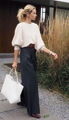 40s Mode, Black And White Outfit, Trouser Outfit, Style 2023, Wide Trousers, Fall Inspo, Straight Trousers, Winter 2023