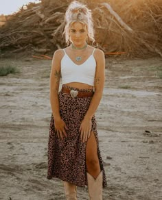 Country Aesthetic Outfit Summer, Bath Dutton Outfits, Country Event Outfit, Country Chic Concert Outfits, Cute Clothes For Women In Their 30s, Texas Country Outfits, Cowboy Boot Concert Outfit, Western Dancing Outfits Women, Romantic Western Aesthetic