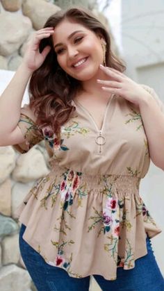 Modest Plus Size Fashion, Short Plus Size Fashion, Ruffles Top, Tokyo Street Fashion, Floral Ruffle Top, Hipster Grunge, Fashion Tops Blouse, Plus Size Fashion For Women, Curvy Girl Outfits