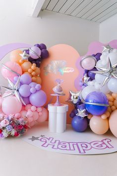 balloons and confetti are arranged on the table