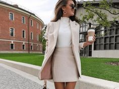 Classy Jeans, Outfit 2020, Outfit Chic, Outfit Winter, White Boots, Looks Chic, Business Casual Outfits