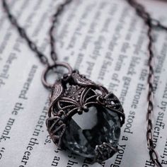 Simpul Dasi, Werewolf Aesthetic, Royalty Aesthetic, Magic Aesthetic, Magical Jewelry, Stefan Salvatore, Witch Aesthetic, Fantasy Aesthetic, Fantasy Jewelry