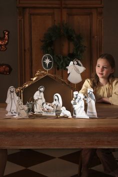 Nativity Scene Ideas, Nativity Printables, Inn Keeper, Simple Nativity, Christian Christmas Decorations, Scene Ideas, Christian Stories, Paper Bunting, Printable Gift Tags