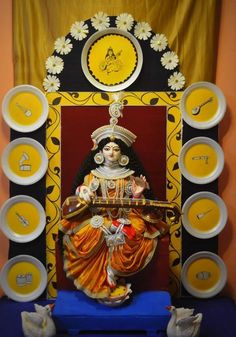 an idol is displayed in front of the wall with many plates and bowls around it