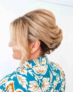 Mother of the Bride Hairstyles: 28 Elegant Looks for 2024 Elegant Mother Of The Bride, Classic Elegant Wedding, Flattering Hairstyles, Mother Of The Bride Hair, Fall Hair Cuts, Easy Hair Updos